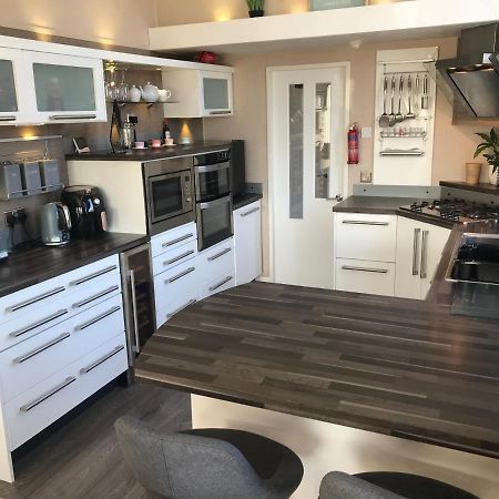 Hot Tub Accommodation North Wales Lodge Рил Екстериор снимка