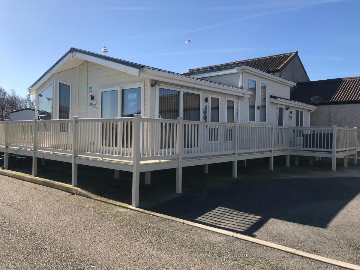 Hot Tub Accommodation North Wales Lodge Рил Екстериор снимка