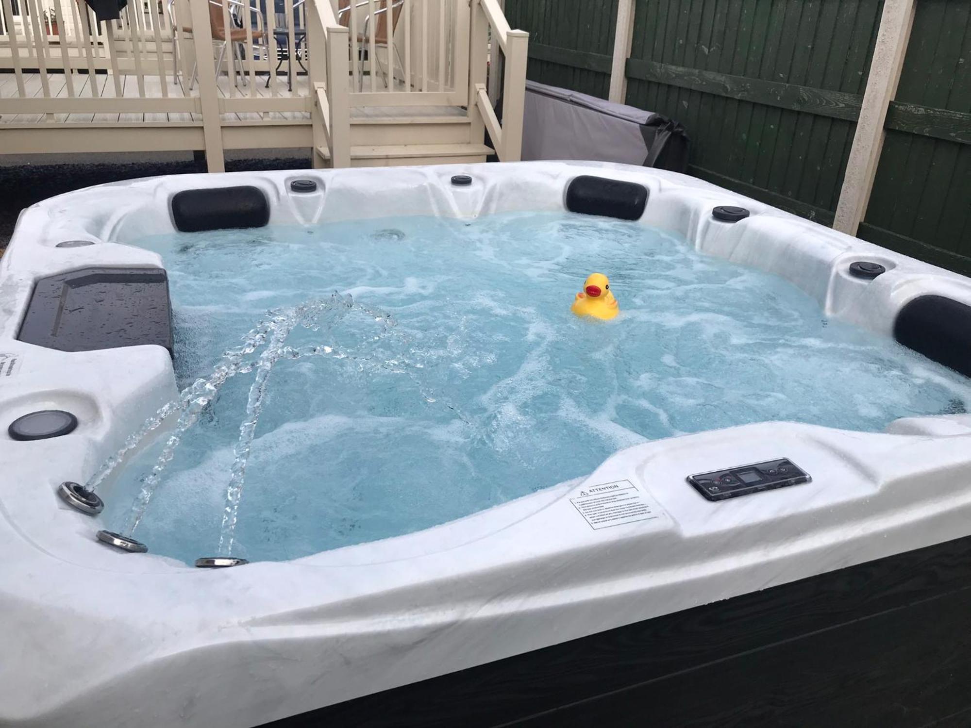 Hot Tub Accommodation North Wales Lodge Рил Екстериор снимка